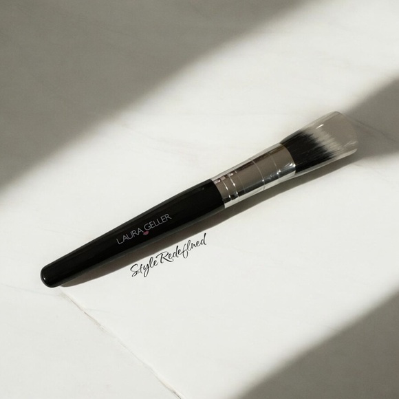 Laura Geller Other - Laura Geller Angled Stippling Makeup Brush